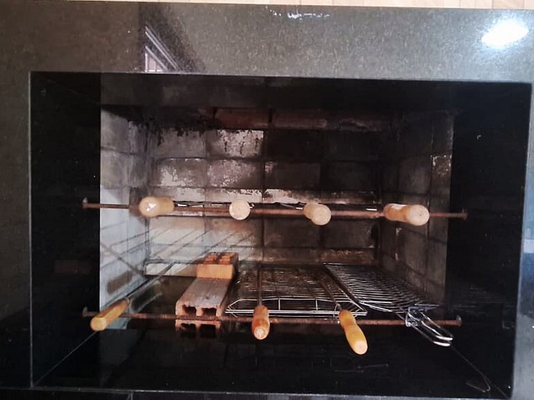 FamiliarIPiscinaICampoIPomarIChurrasqueiraIWi-Fi