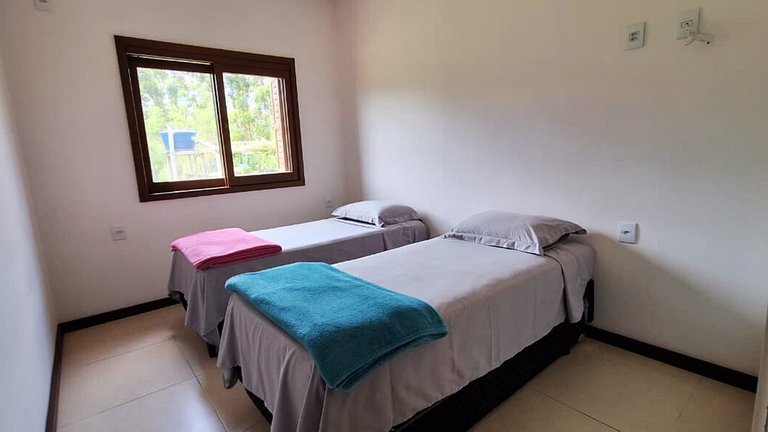 FamiliarIPiscinaICampoIPomarIChurrasqueiraIWi-Fi