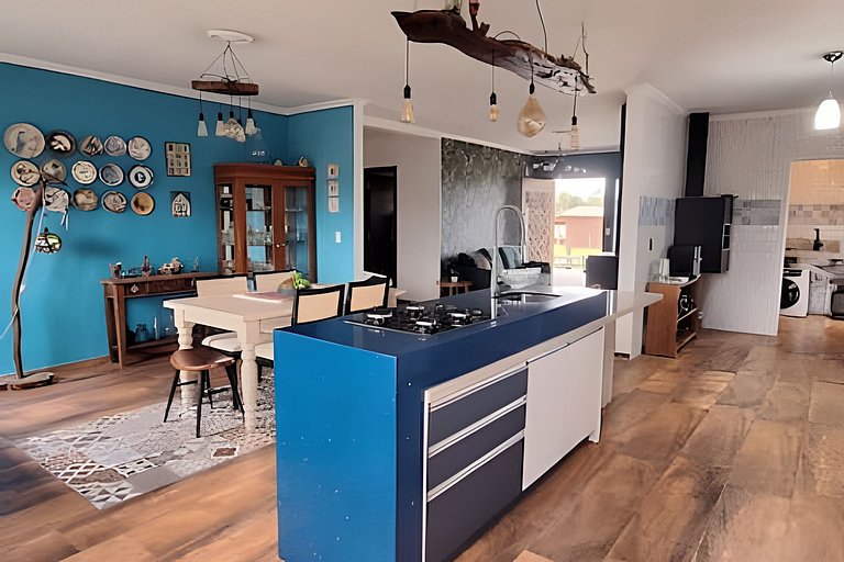 Casa Familiar p/ 7 • Ar, Churrasq e Próx às Praias