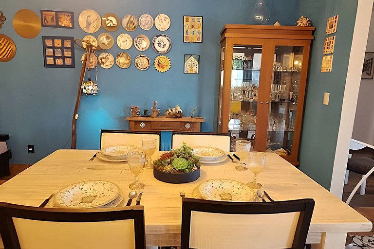 Casa Familiar p/ 7 • Ar, Churrasq e Próx às Praias