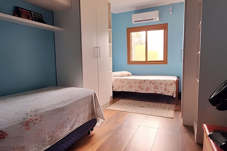 Casa Familiar p/ 7 • Ar, Churrasq e Próx às Praias