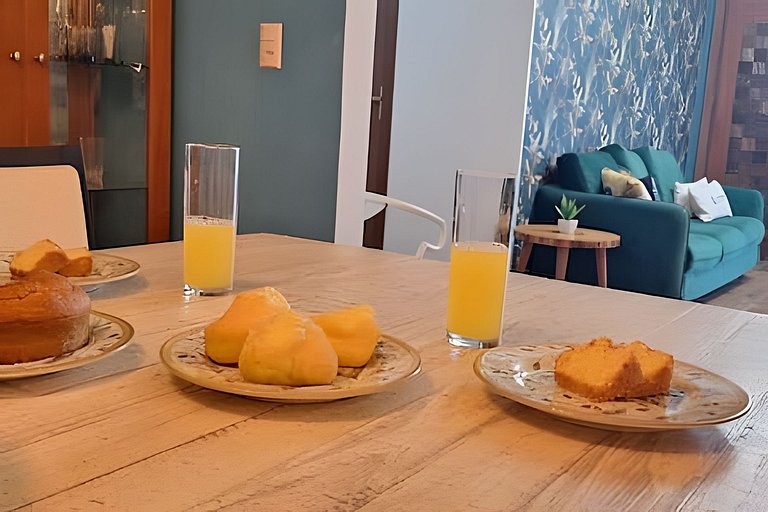 Casa Familiar p/ 7 • Ar, Churrasq e Próx às Praias