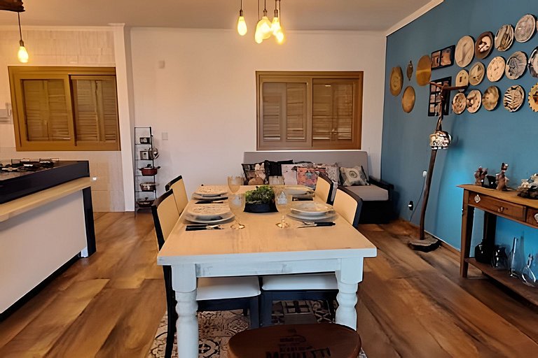 Casa Familiar p/ 7 • Ar, Churrasq e Próx às Praias