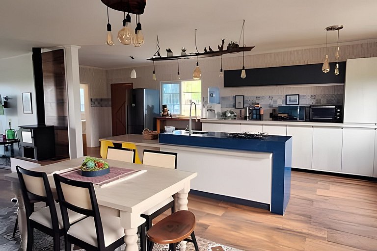 Casa Familiar p/ 7 • Ar, Churrasq e Próx às Praias