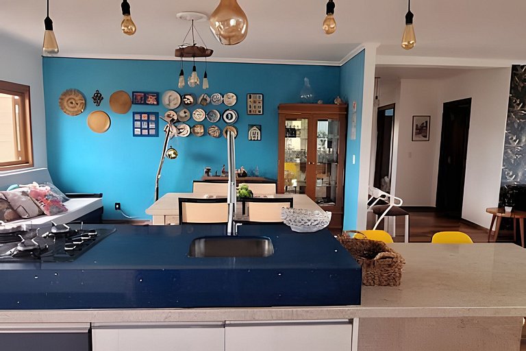 Casa Familiar p/ 7 • Ar, Churrasq e Próx às Praias