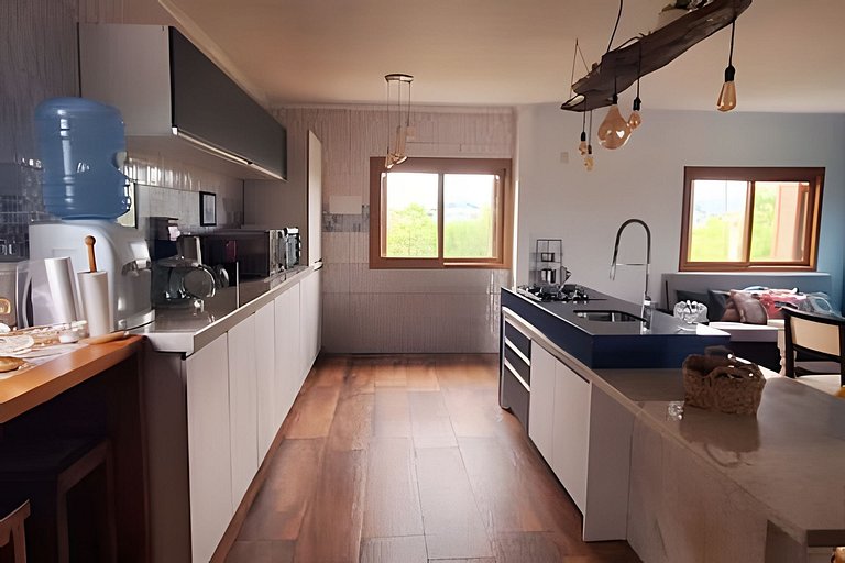 Casa Familiar p/ 7 • Ar, Churrasq e Próx às Praias