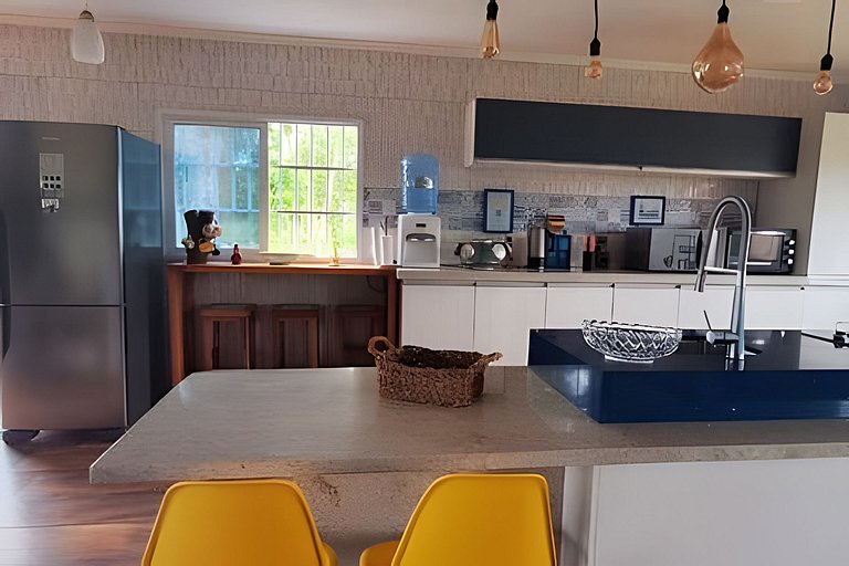 Casa Familiar p/ 7 • Ar, Churrasq e Próx às Praias