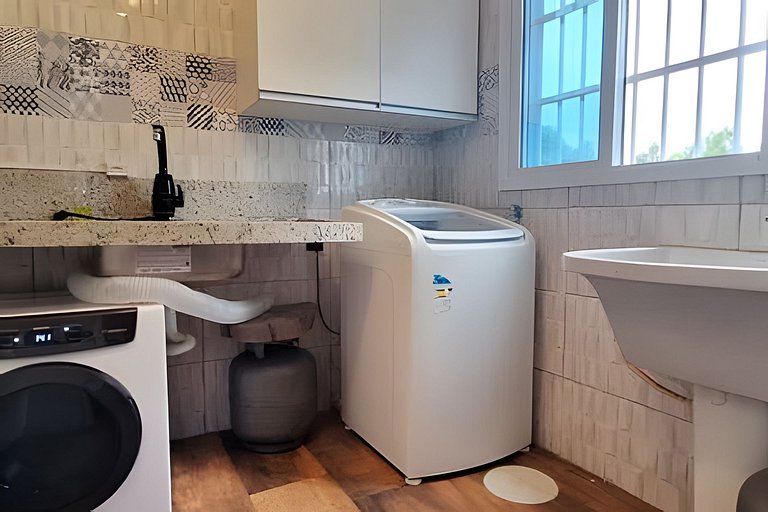 Casa Familiar p/ 7 • Ar, Churrasq e Próx às Praias