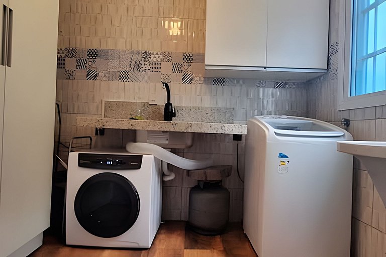 Casa Familiar p/ 7 • Ar, Churrasq e Próx às Praias